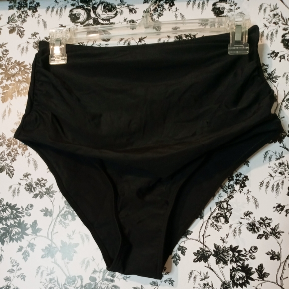 Swimsuit - Picture 4 of 5